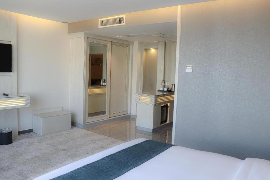 Rival Hotel Amman Bagian luar foto