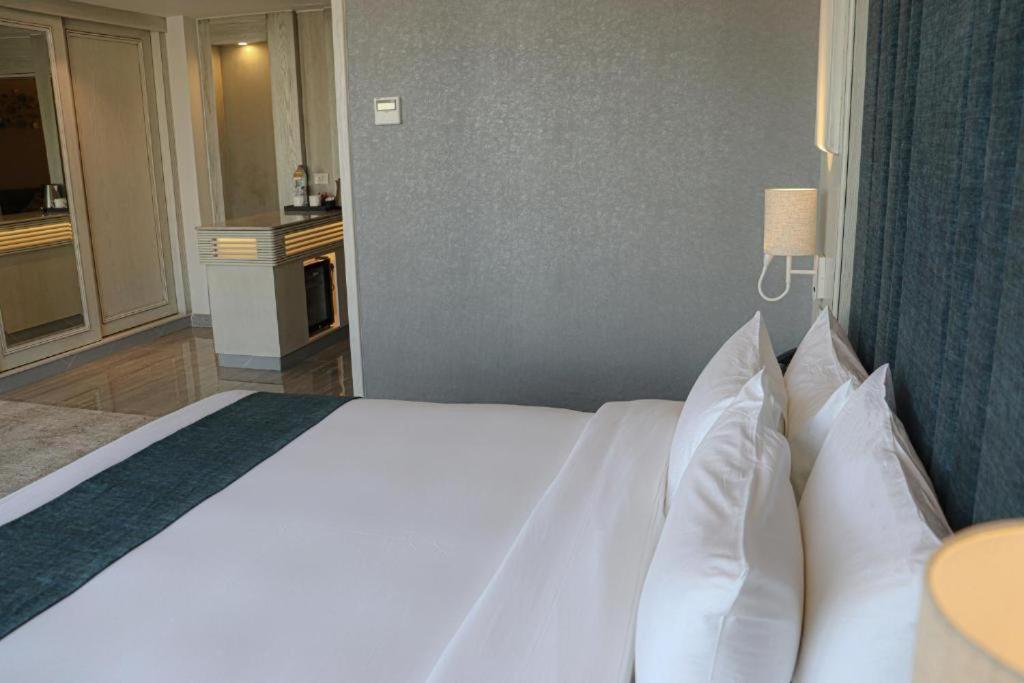 Rival Hotel Amman Bagian luar foto