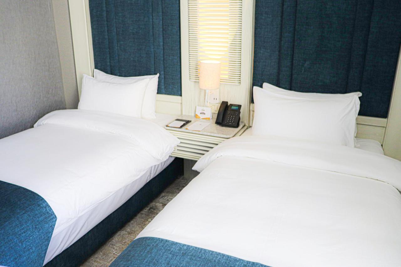 Rival Hotel Amman Bagian luar foto